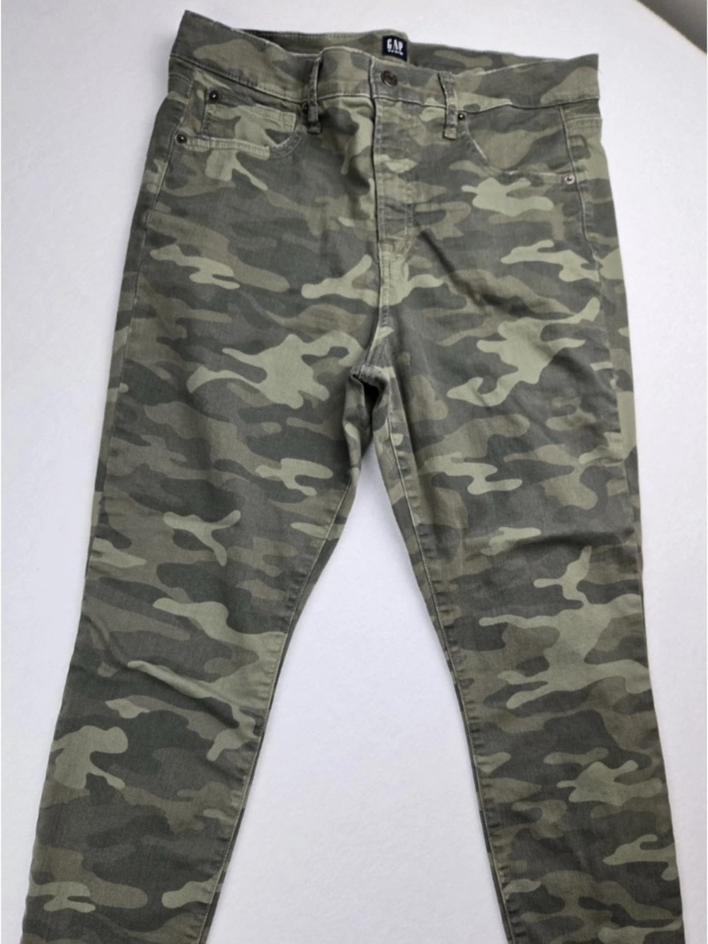 GAP womensSkinny Camo Jeans in Olive Camo